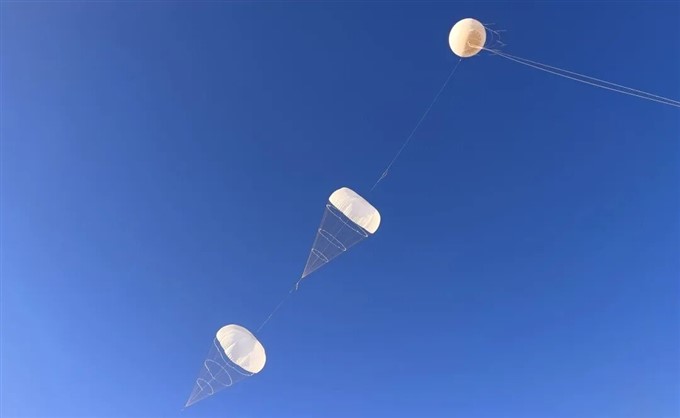 勇闯“无人区”！世界最大高空风力发电做功伞成功开伞